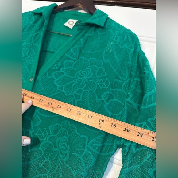 AKEMI + KIN Anthropologie Abacos Green Eyelet Tunic Blouse XS PRISTINE Patty’s - Picture 10 of 13